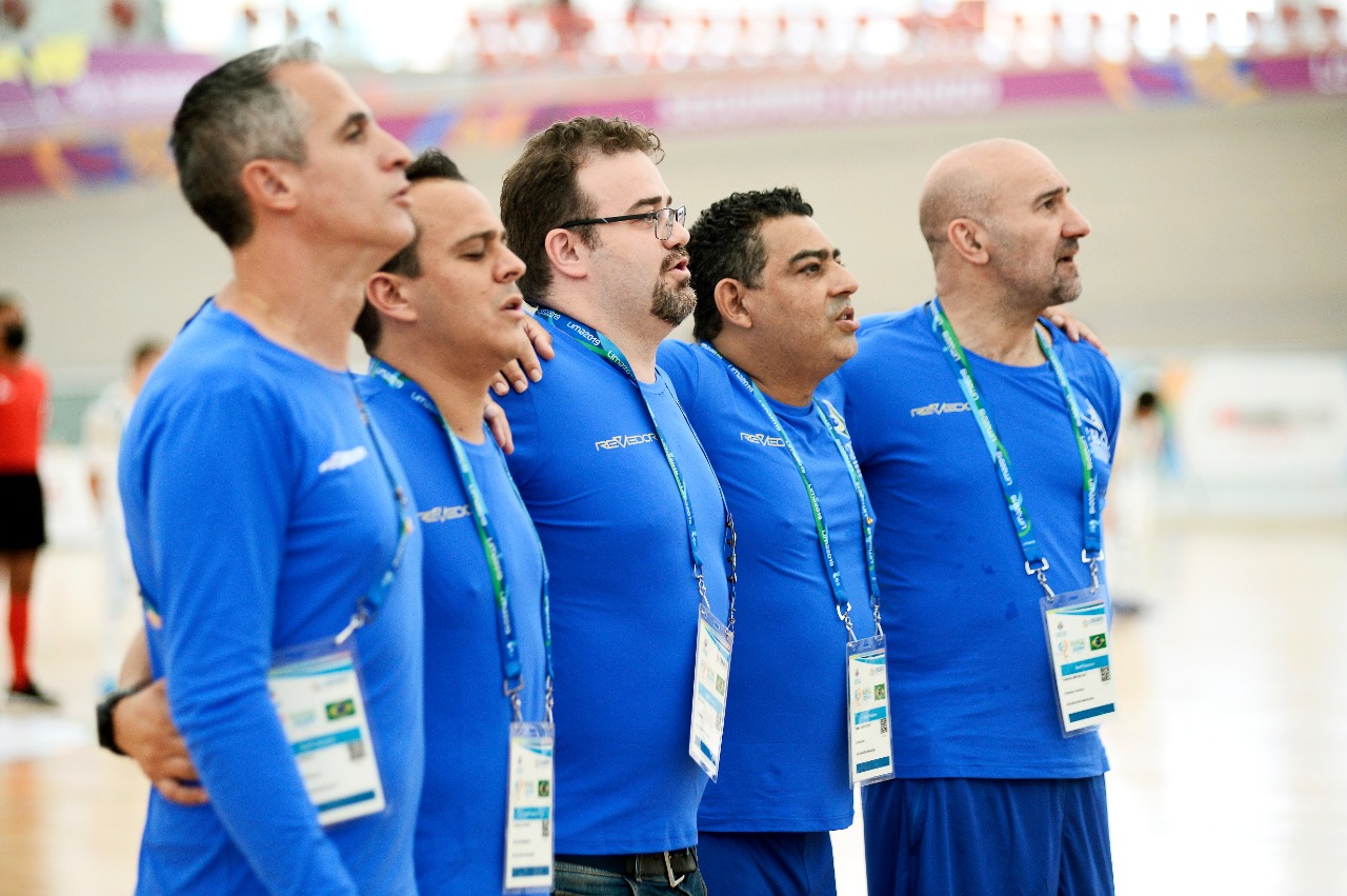 Ele treina a seleção brasileira de futsal Down e hoje é campeão mundial -  17/05/2021 - UOL ECOA